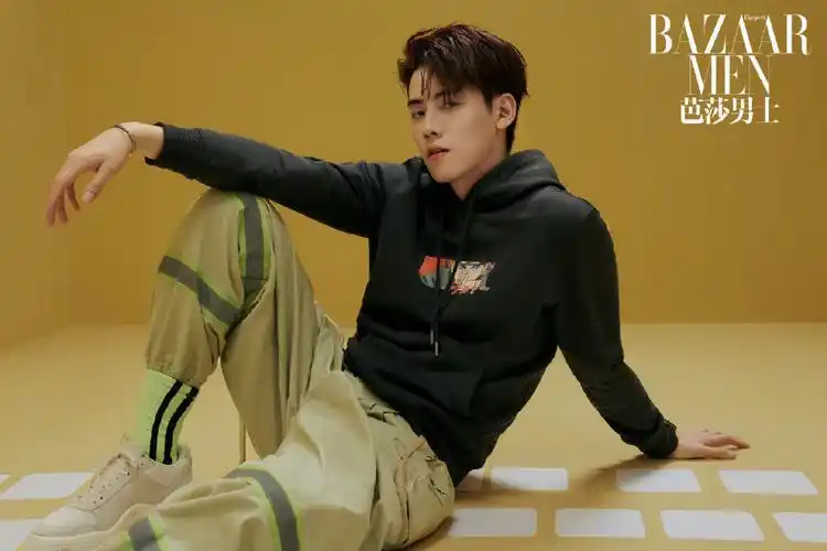 分享一组任豪图片给大家,图中的明星图片壁纸会点缀你的电脑桌面,美化