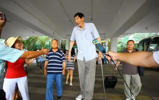 鲍喜顺闪婚小28岁妻子57岁生子68岁想要二胎