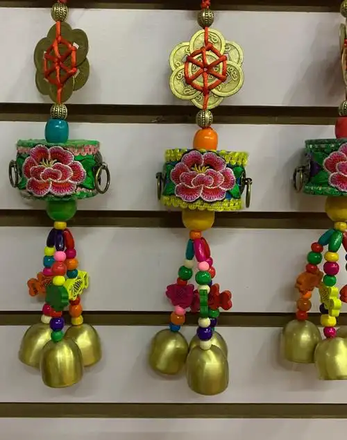 云南民族旅游手工艺品景区纪念品东巴系列 中国结铜钱小鼓三铃