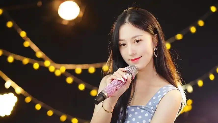 回忆老歌,何璐《让她降落》歌曲有种哀怨的感觉,太虐心了