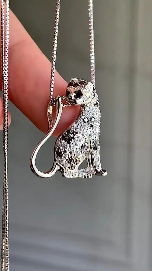 豹子吊坠做工精细总重80克