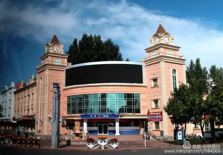 布尔津地处新疆的北端,是前往喀纳斯,五彩滩的必经之路.