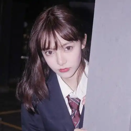 世中仙儿の 女生头像[气质][高冷][原宿风]