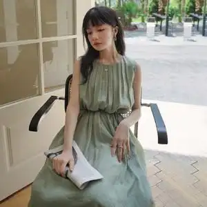 豆绿色连衣长裙图片