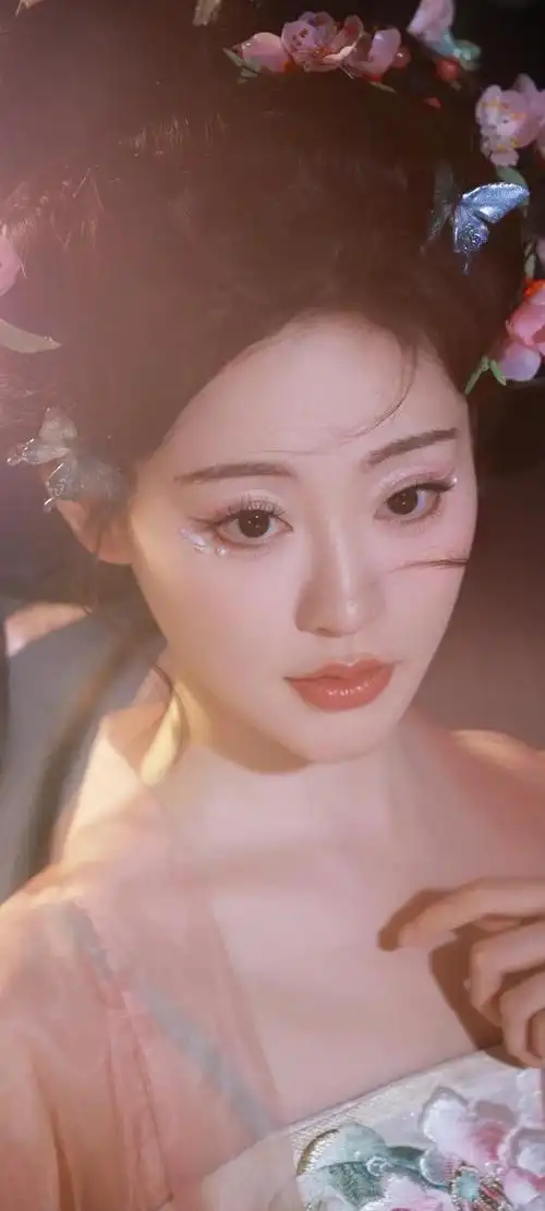 美女系列壁纸第789期,今日隆重推出——古装造型的祝绪丹.