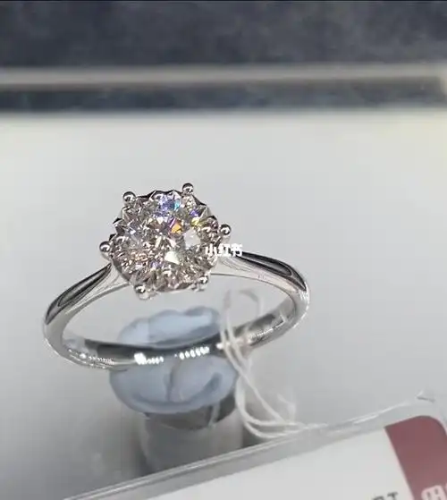 六福珠宝放闪款钻戒