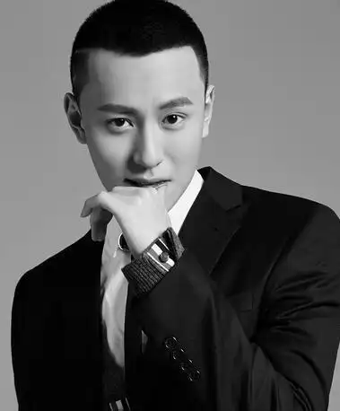 开启撩妹模式秦俊杰闪电z寸头直击少女心