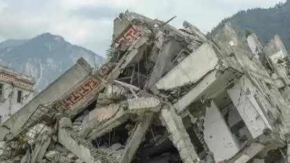 原创12年前汶川地震战士救下12岁女孩承诺10年后娶她结局如何