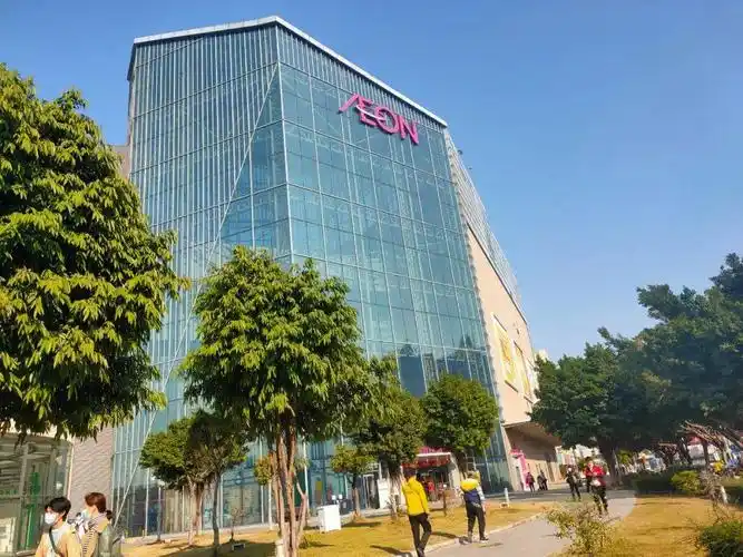 如果要追求高端一点的购物体验,那就要移步到3公里之外的永旺梦乐城了