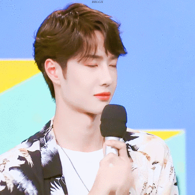 王一博笑起来真好看