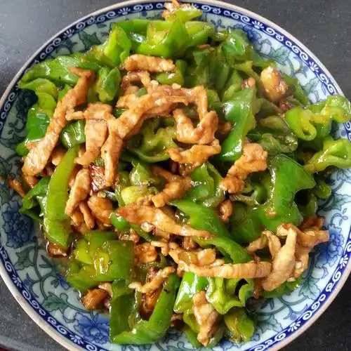 宁田妈妈做的青椒肉丝