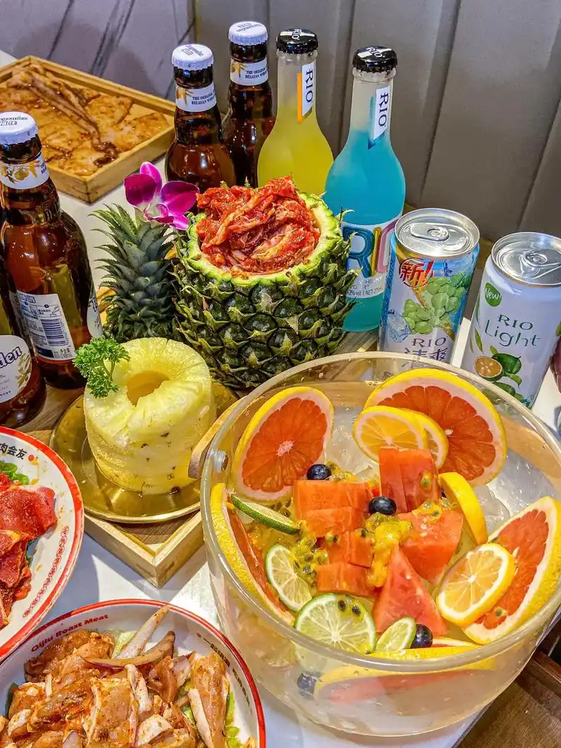 厦门diy水果酒99大碗喝酒配烤肉太绝了.我终于在厦门喝到了 - 抖音