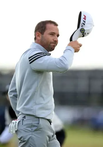 图文-高尔夫英国公开赛次轮 加西亚脱帽示意