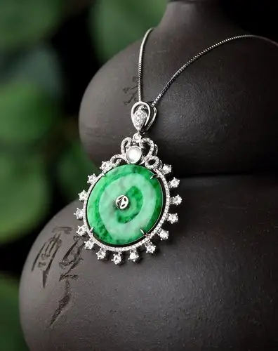 18k金大颗粒钻石豪华镶嵌超细腻极品满绿色平安扣一生平安吊坠(附权威