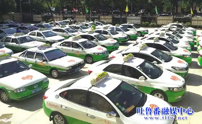 吐鲁番170辆爱心出租车助力高考出发
