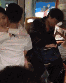 原创搞笑gif段子美女我没有看见捡的东西