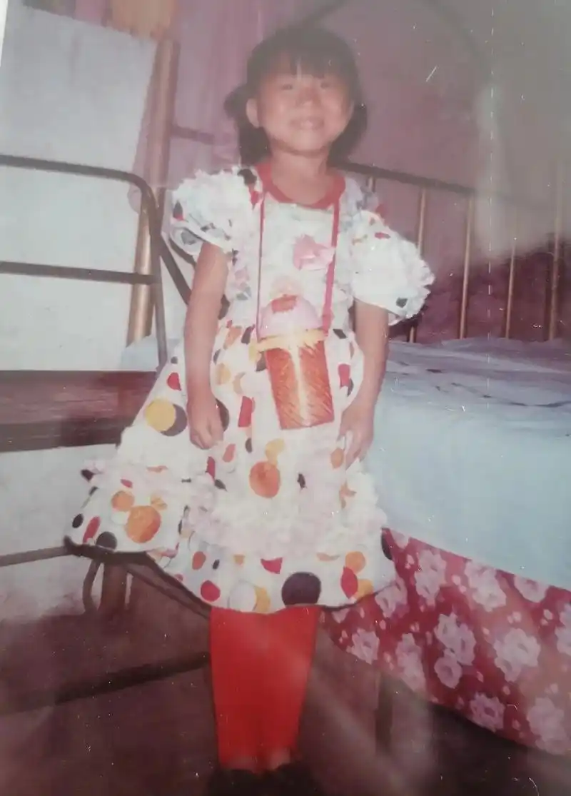 不经意翻出小时候的照片,感慨万千,才理解那句目光所及,皆是回忆