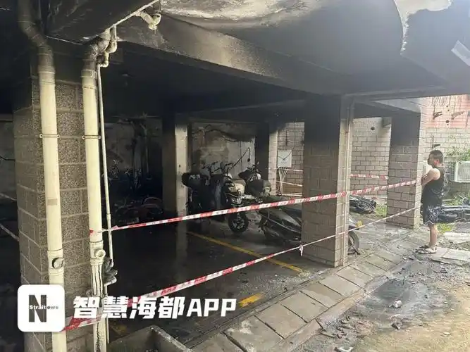 福州一小区突发火灾