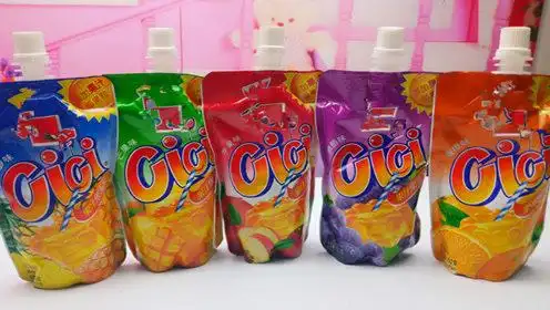 试吃5种口味的cc果冻,果粒好多