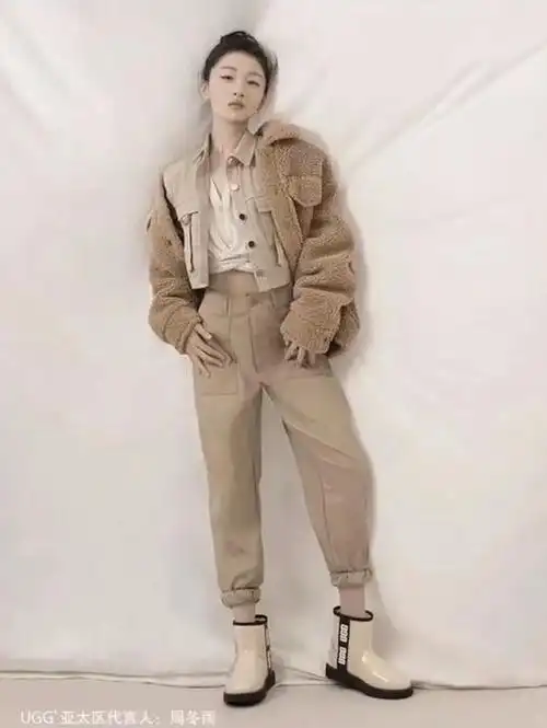 现货宝藏防水ugg周冬雨同款classicclearmini果冻靴