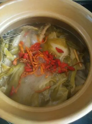 剑花排骨汤的做法