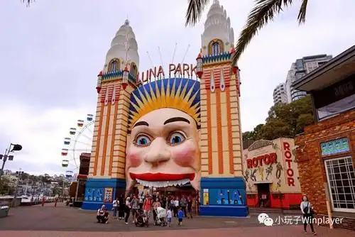 行业动态 03 见山不是山,看门不是门"主题乐园的入口区域是游客进入