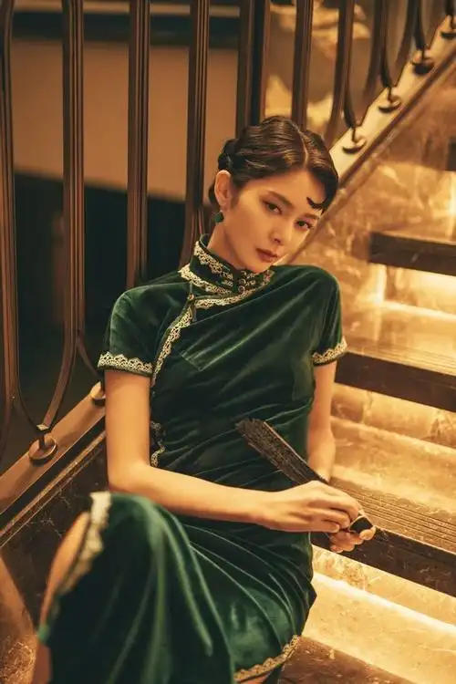 傅菁穿旗袍扮军阀太太高开衩剪裁真大胆女团身材惊艳了