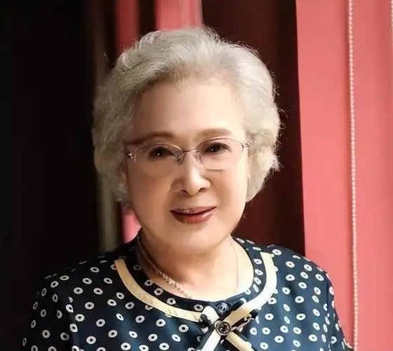 回顾演员秦怡一代人的女神命运曲折离奇100岁终能安享晚年