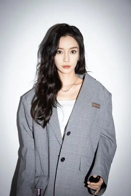 angelababy晒比基尼细腰及白滑长腿,实在太美了_照片_人们_福利