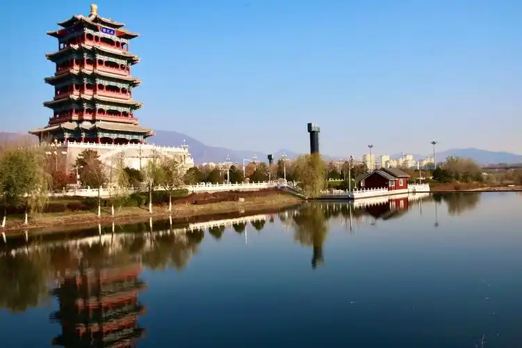 永定楼以东便是浩气长存的"北京母亲河",象征母亲