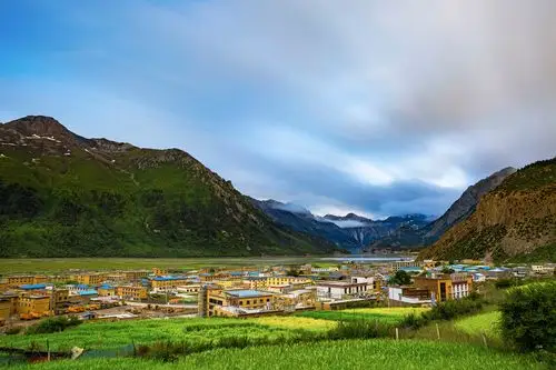 幻彩然乌,位于318国道西藏昌都市八宿县境内