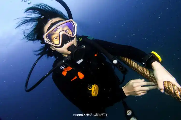 技术贴潜水过程中如何保持帅气的发型来自一位偶像包袱极重的潜水教练