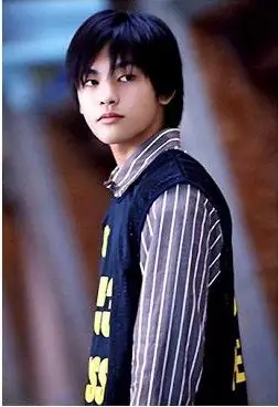 在第57届戛纳电影节颁奖礼上,十四岁柳乐优弥凭借在影片《无人知晓》