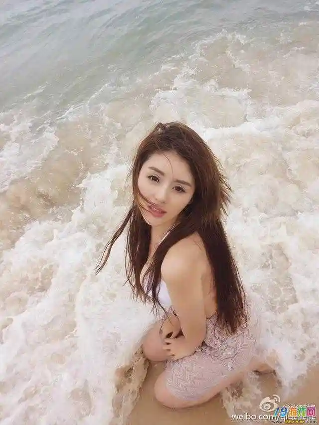 斗鱼tv张琪格泳装秀胸火辣性感身材不科学