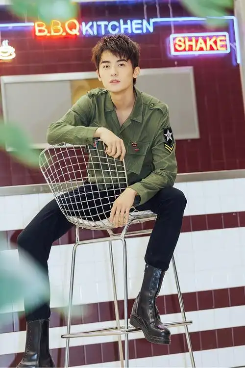 赵志伟简约随性潮范儿写真图片 - tt98图片网