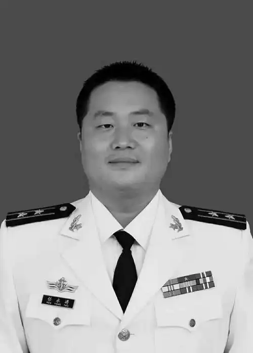 任永涛,陕西鄠邑区人,1982年8月出生,2000年8月招飞入伍,海军一级飞行