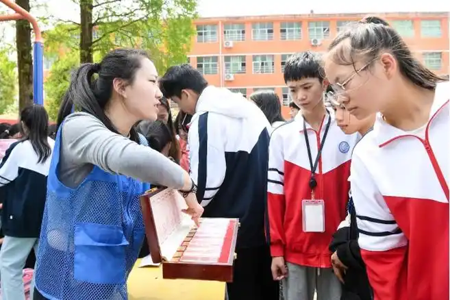 慈化中学举行禁毒知识宣讲进校园活动-香港经济导报*经济导报江西频道