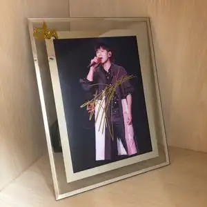 张杰亲笔签名照,含玻璃相框