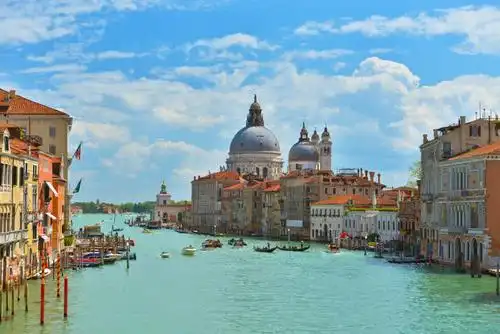 威尼斯水城风光图片-人来人往的威尼斯水城素材-高清图片-摄影照片-寻