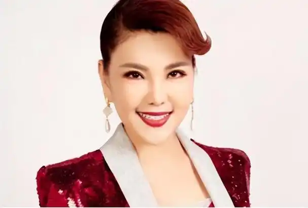 乌兰图雅为何至今未婚39岁仍旧孑然一身原来是被他耽误了