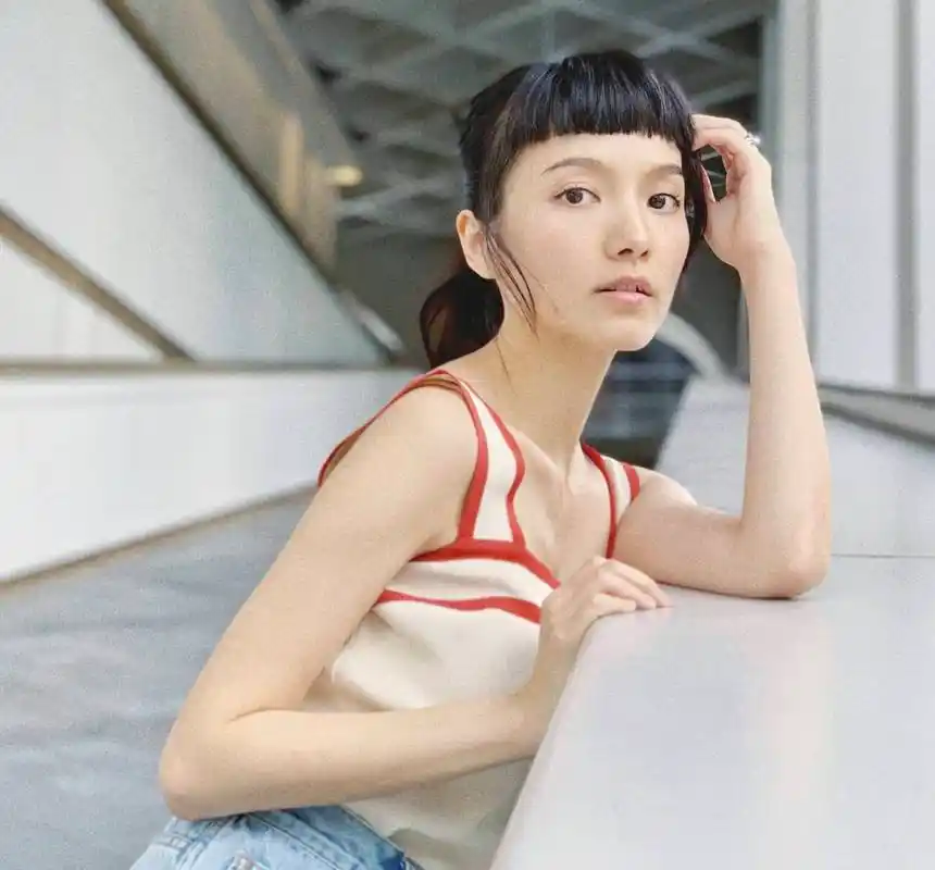 三年抱仨!香港女星陈嘉宝被讽生育机器,否认生三胎为追生男孩