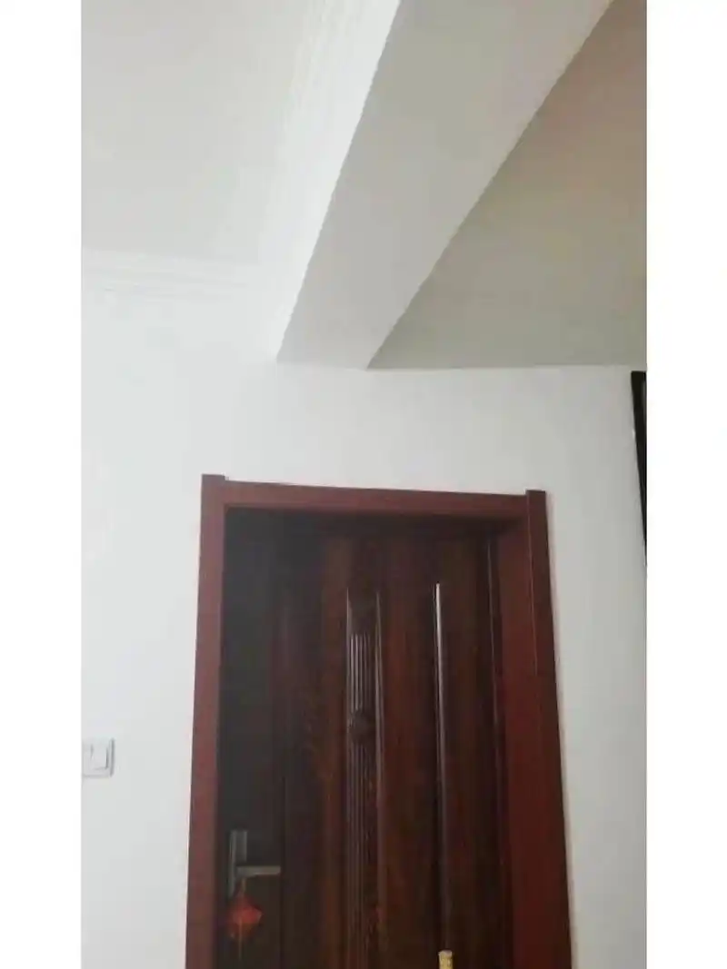 横梁压门 "横梁压门"在很多户型的构造上,设计建造上存在一个躲不掉的