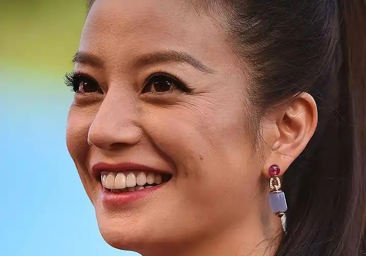 7位女星素颜名场面,肤色暗沉,眼袋明显,憔悴不堪,不敢认_杨幂_皮肤