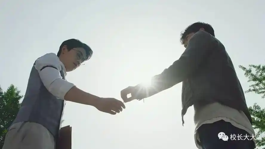 手两个人果然有故事松手之后我们的赵处长好像意犹未尽哟我真是腐眼看