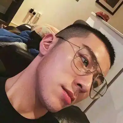 清新帅气戴眼镜的男生头像大全 - 男生头像 - 潮人个性网