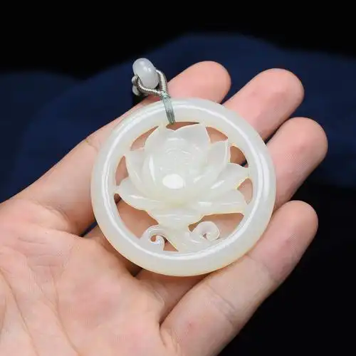 天然和田玉莲花吊坠挂件女款花开富贵玉石吊坠毛衣链白玉如意莲花