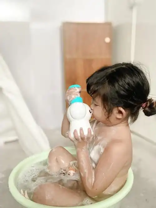 宝宝不爱洗澡,小考拉陪ta一起洗澡澡_幼儿园_洗发水_洗发沐浴露_精华