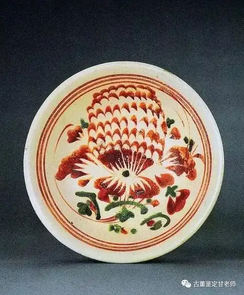 存世极少的磁州窑白地红绿彩瓷器