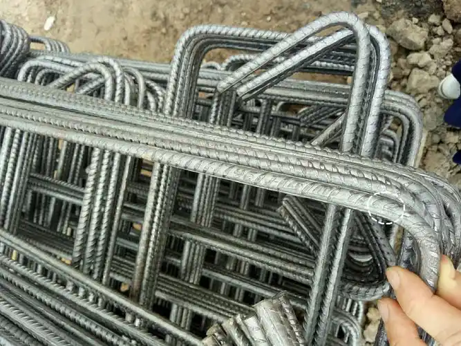 2018-8-10     星期五     温度33℃    多云 厂房部分承台箍筋绑扎