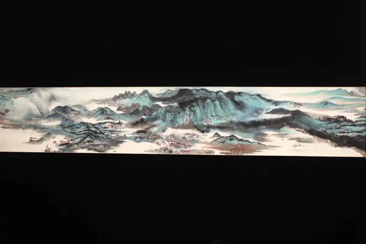 张大千-长江万里图长卷#艺惠藏48166#  此山水长卷青绿重彩,布局宏大